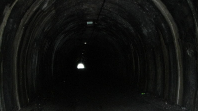 トンネルは怖い